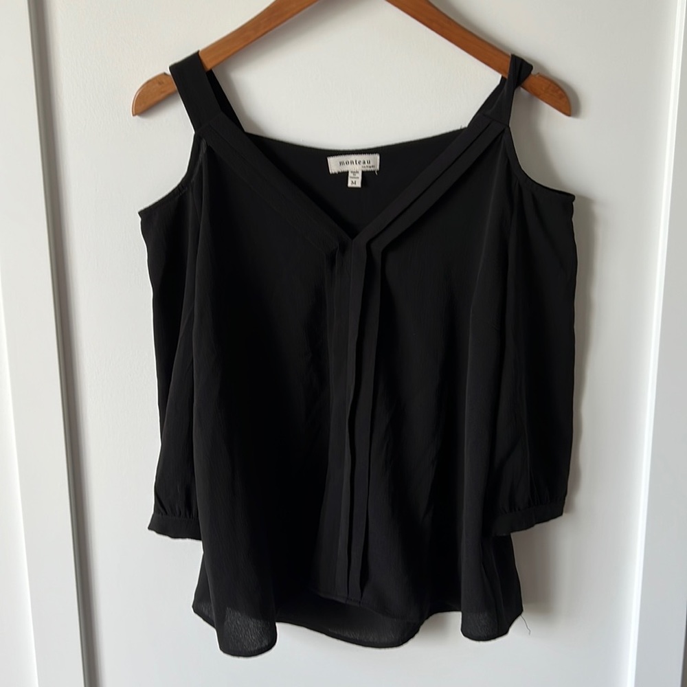 MONTEAU off the shoulder too